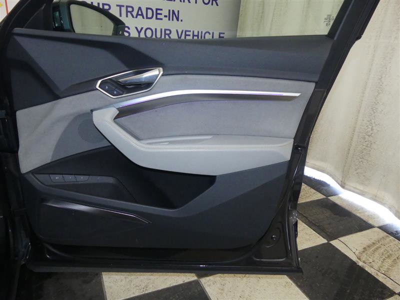 Used 2024 Audi Q8 e-tron Prestige image 30