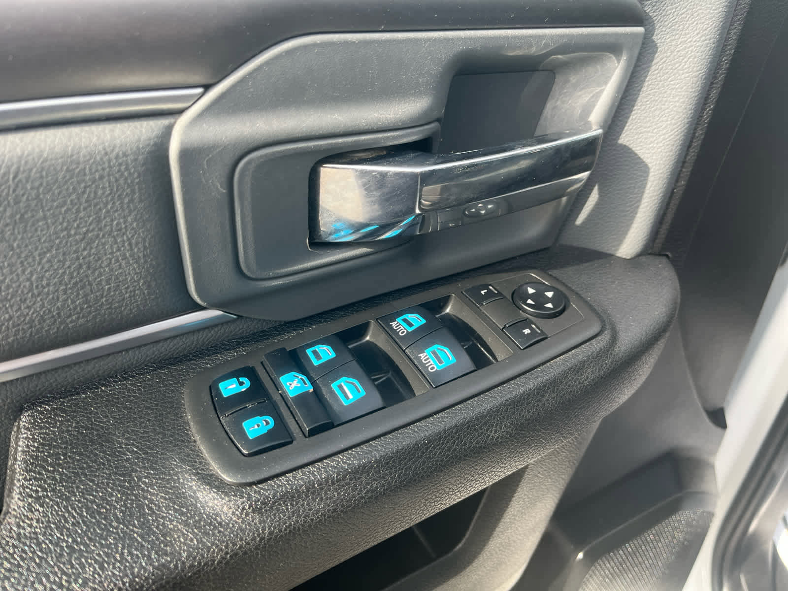 Used 2022 RAM 1500 Classic SLT image 16