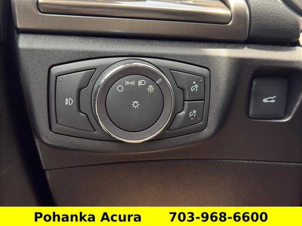 Used 2017 Ford Fusion SE w/ Fusion SE Technology Package FWD image 16