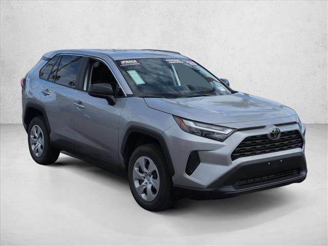 Used 2025 Toyota RAV4 LE video 3
