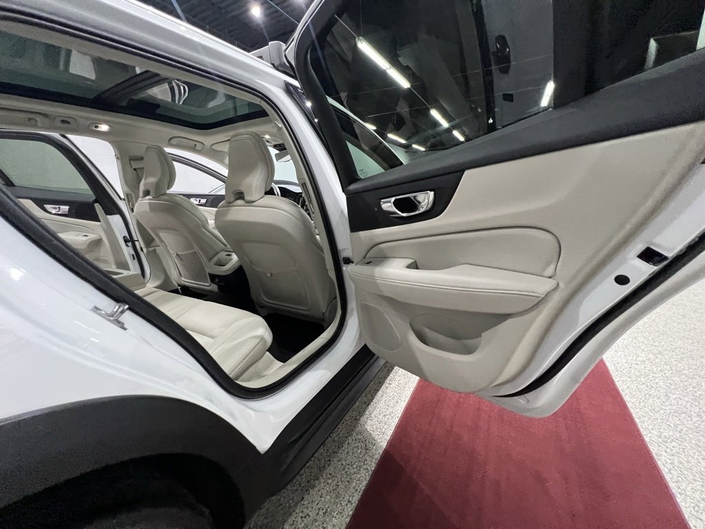 Used 2020 Volvo V60 T5 Cross Country w/ Protection Package Premier image 32