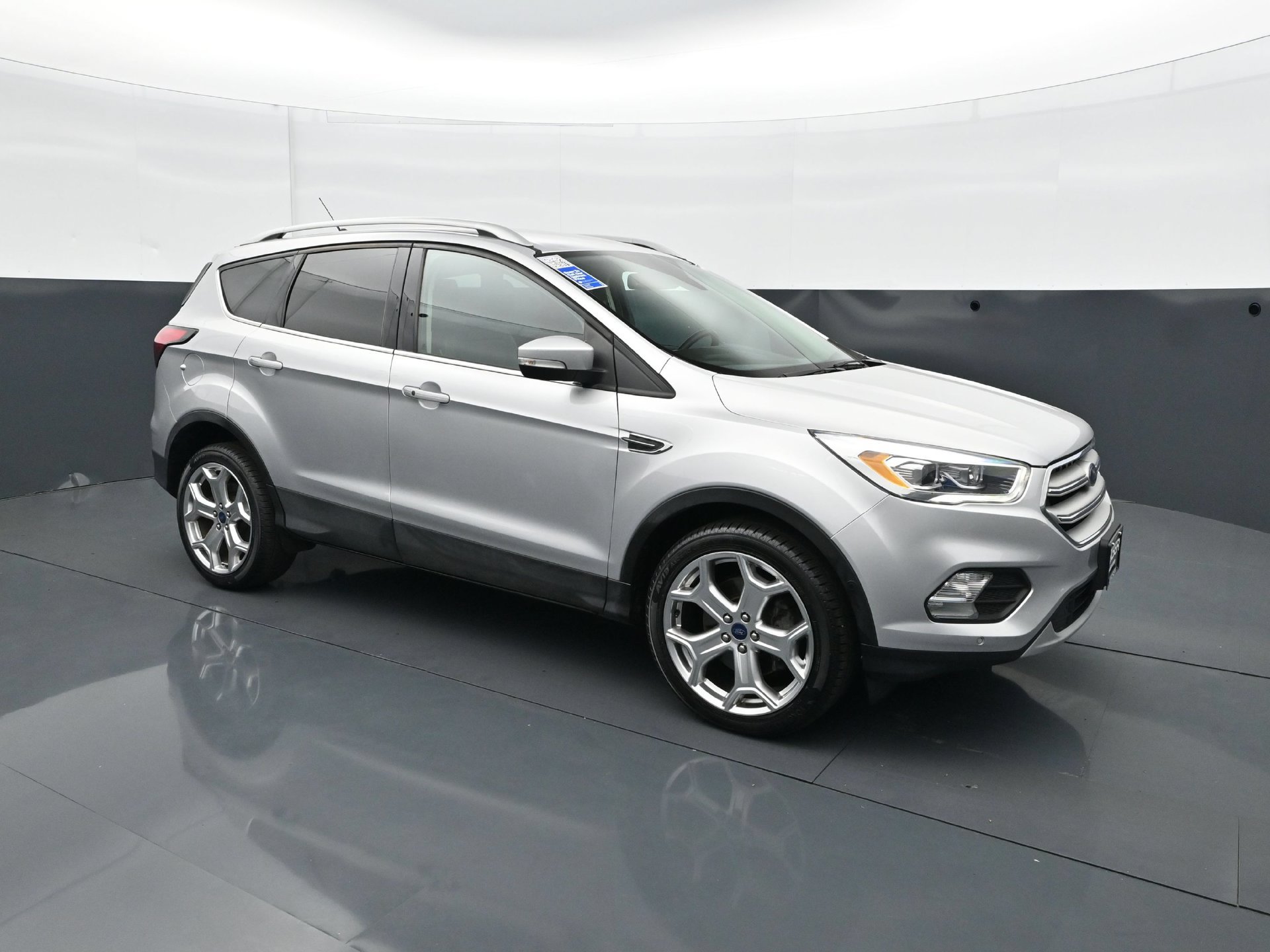 Used 2019 Ford Escape Titanium w/ U9j03 - Titanium Tow Package AWD/4WD image 9