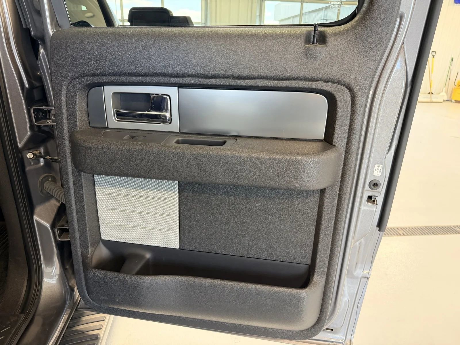 Used 2014 Ford F150 FX4 w/ Equipment Group 402A Luxury AWD/4WD image 17
