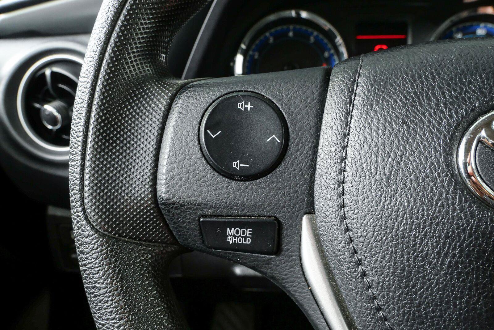 Used 2017 Toyota Corolla LE FWD image 10