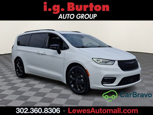Used 2025 Chrysler Pacifica Limited