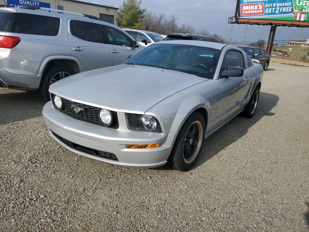 Used 2005 Ford Mustang GT image 2