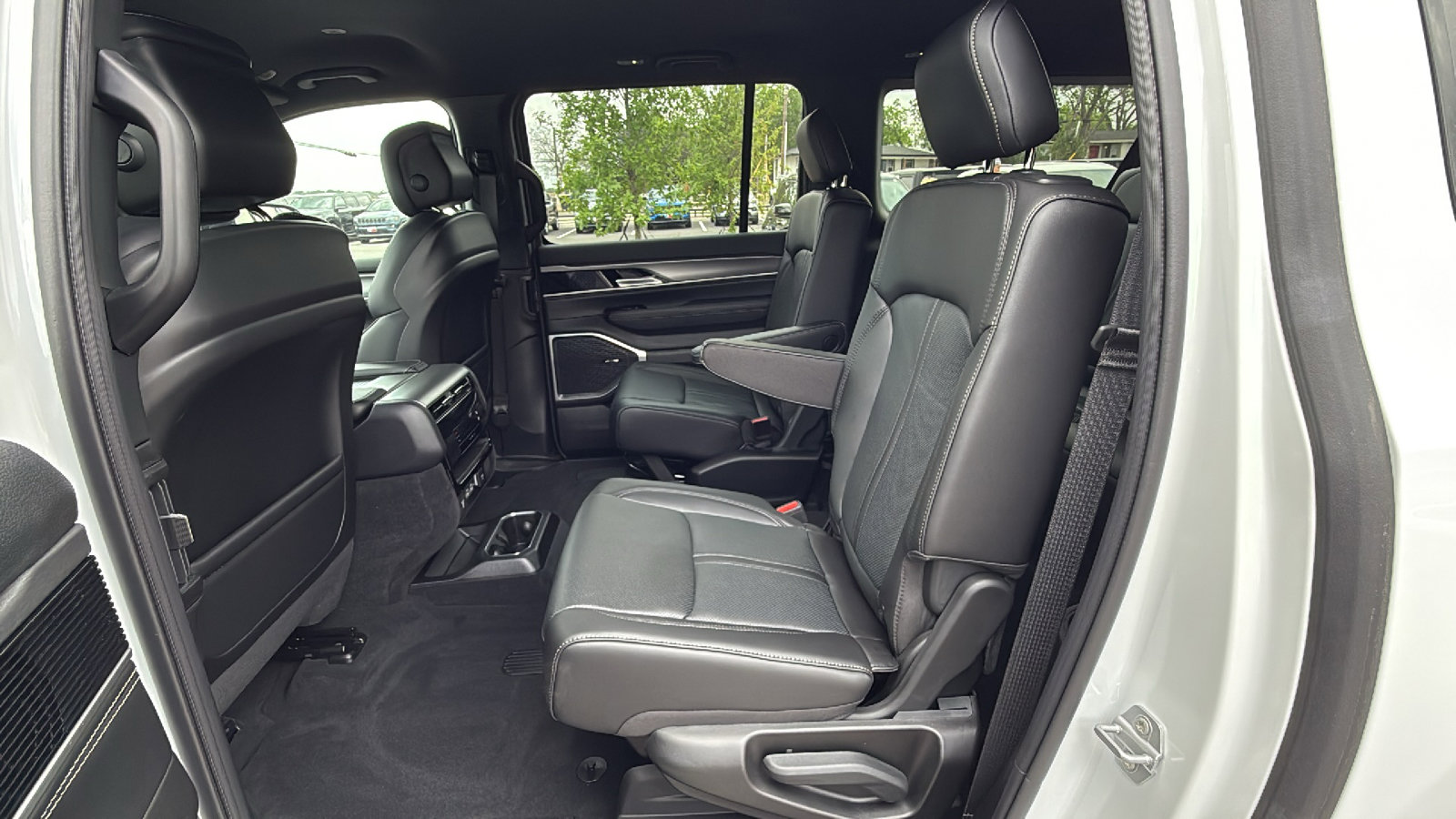 New 2026 Jeep Grand Wagoneer L 4WD image 15