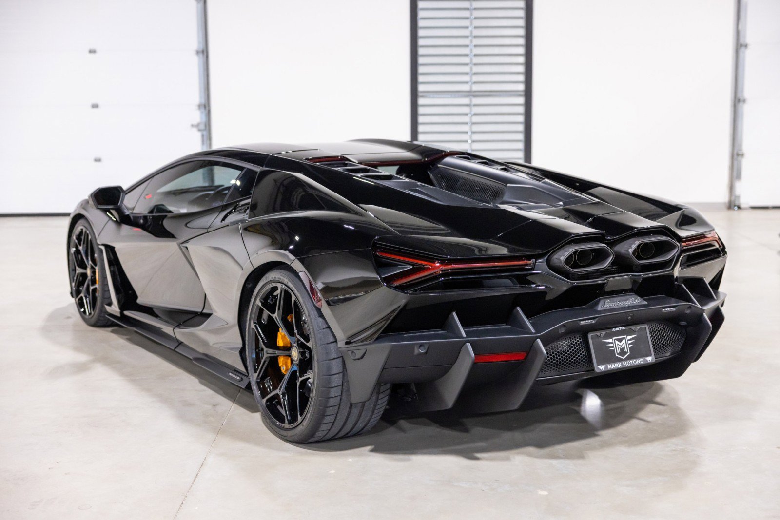 Used 2025 Lamborghini Revuelto image 7