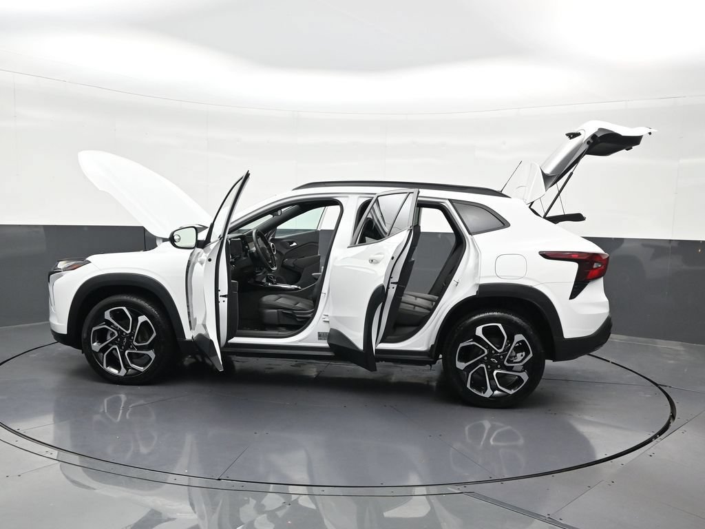 Used 2025 Chevrolet Trax RS FWD image 38