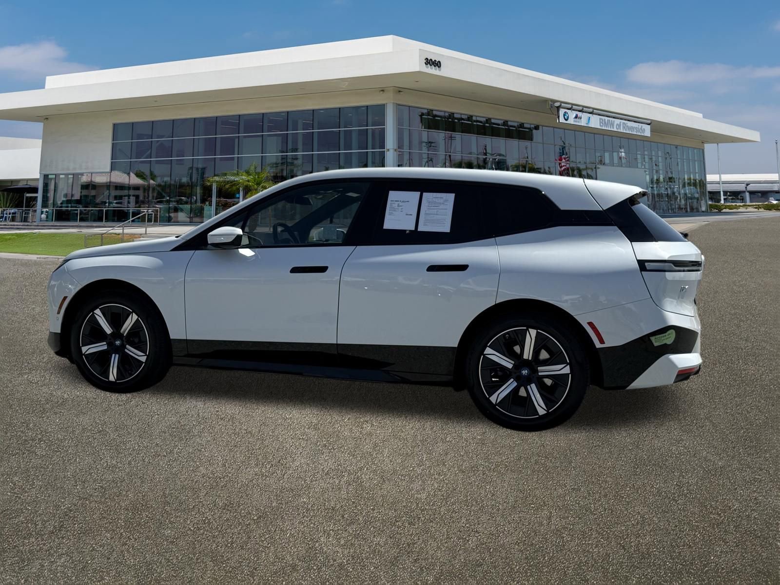 Used 2023 BMW iX xDrive50 w/ Sport Package image 7