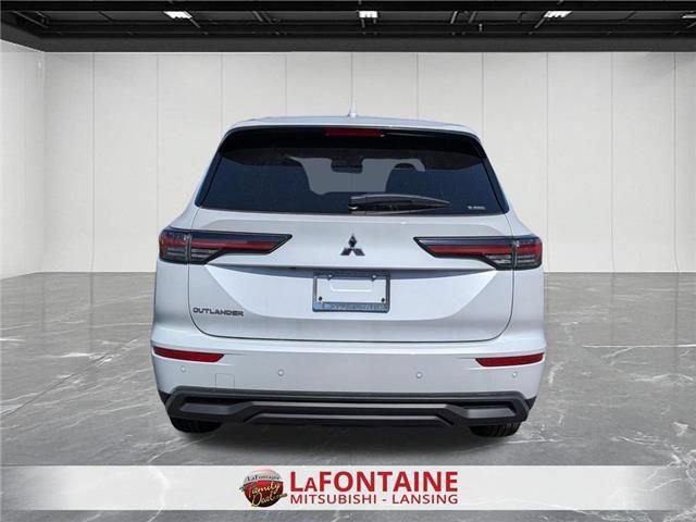 New 2026 Mitsubishi Outlander ES AWD/4WD image 4