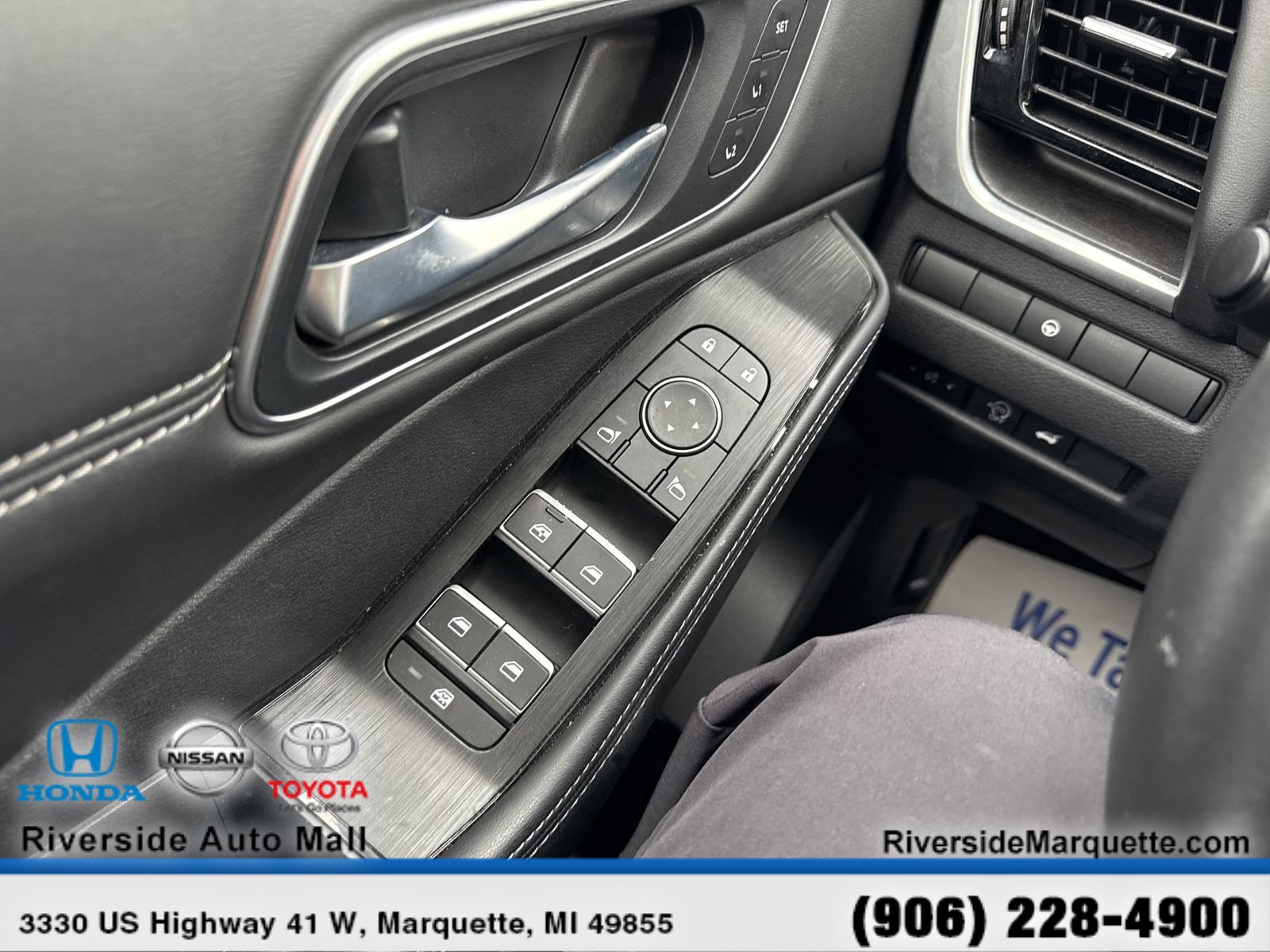 Used 2023 Nissan Rogue Platinum image 25