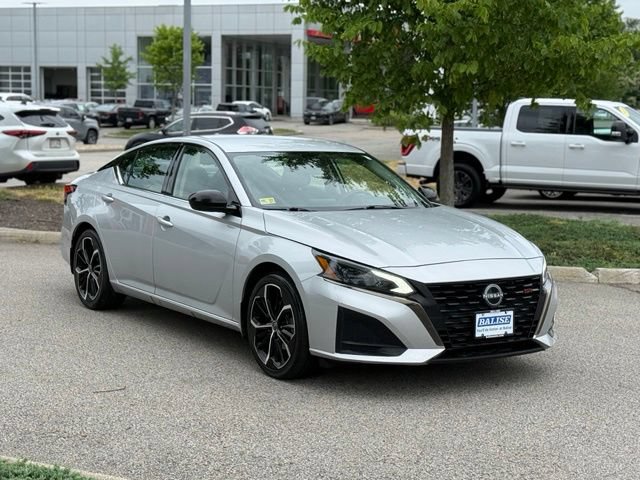 Used 2023 Nissan Altima 2.5 SR FWD image 3