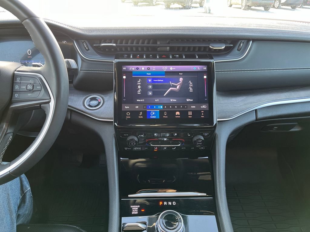 Used 2024 Jeep Grand Cherokee L Limited w/ Luxury Tech Group II image 24