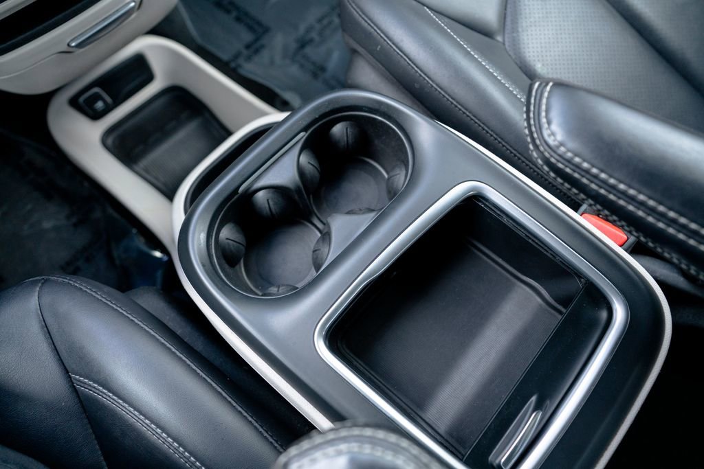 Used 2024 Chrysler Pacifica Touring-L image 24