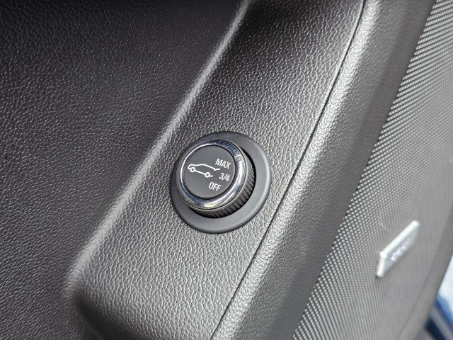 Used 2023 Chevrolet Traverse LT w/ LT Premium Package image 32