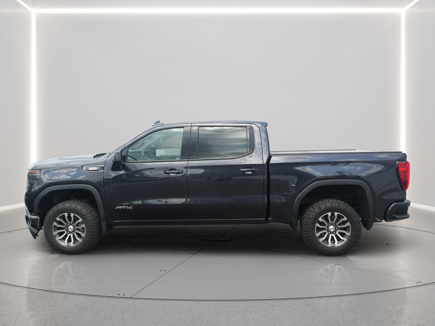 Used 2023 GMC Sierra 1500 AT4 AWD/4WD image 2