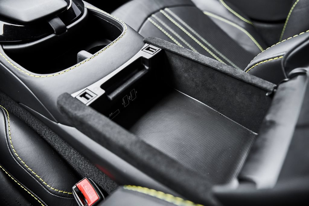 Used 2023 Aston Martin V8 Vantage Coupe RWD image 48