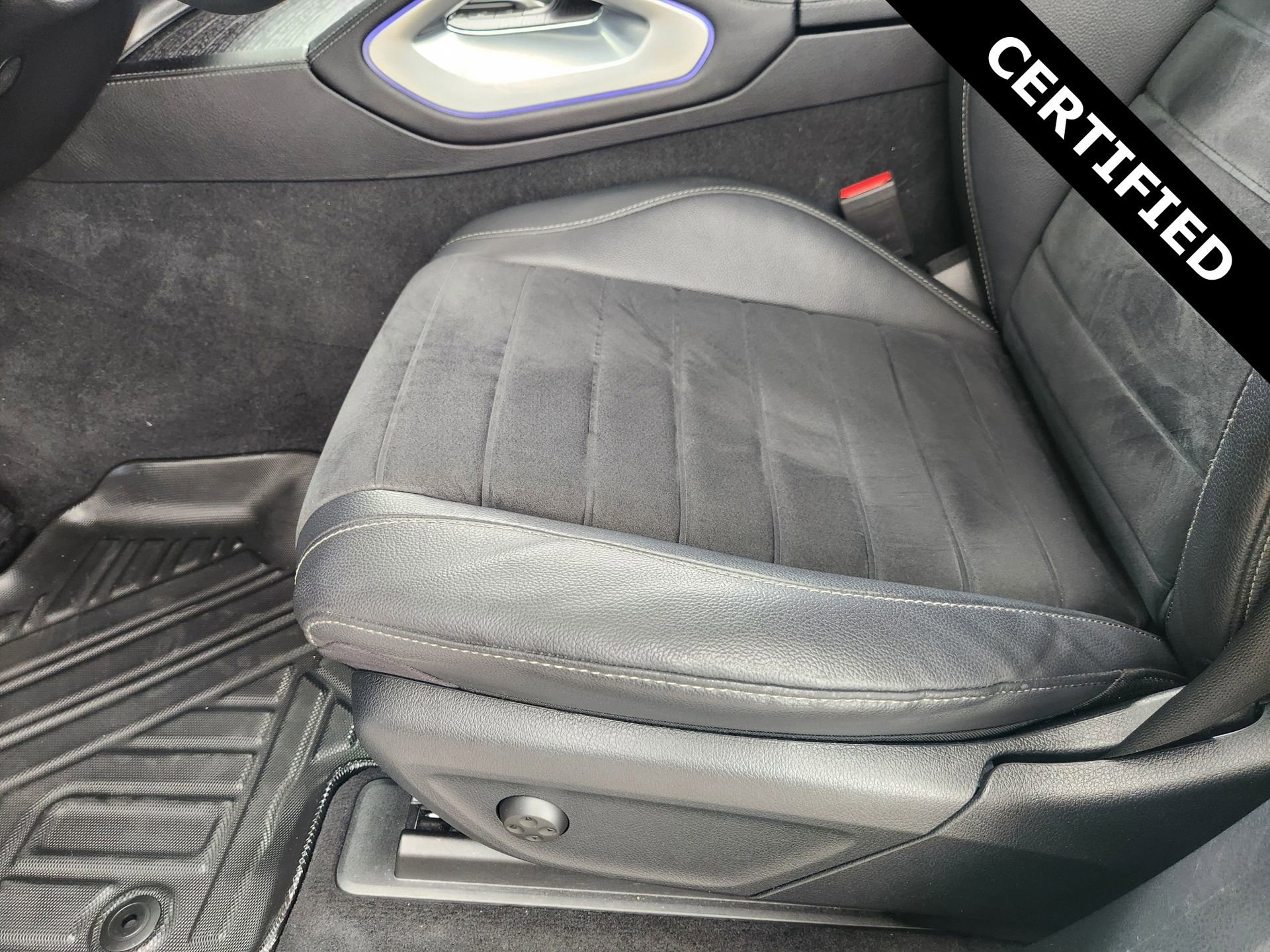 Certified 2022 Mercedes-Benz GLE 350 w/ AMG Line Interior image 25