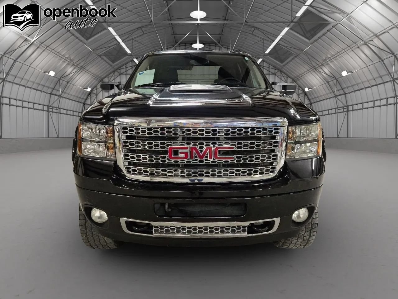 Used 2013 GMC Sierra 2500 Denali w/ Suspension Package, Off-Road AWD/4WD image 2