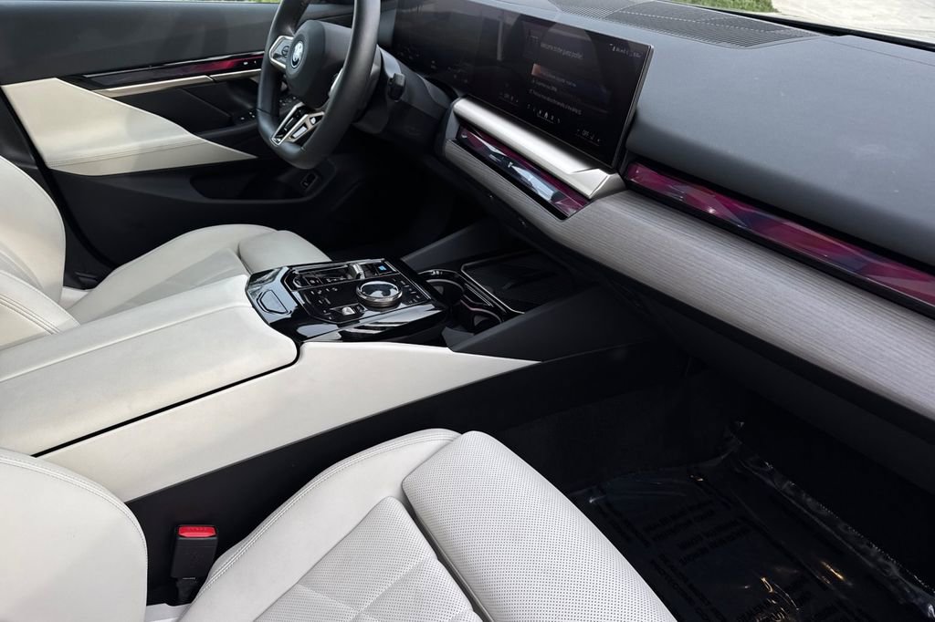 Used 2024 BMW i5 eDrive40i w/ M Sport Package image 16