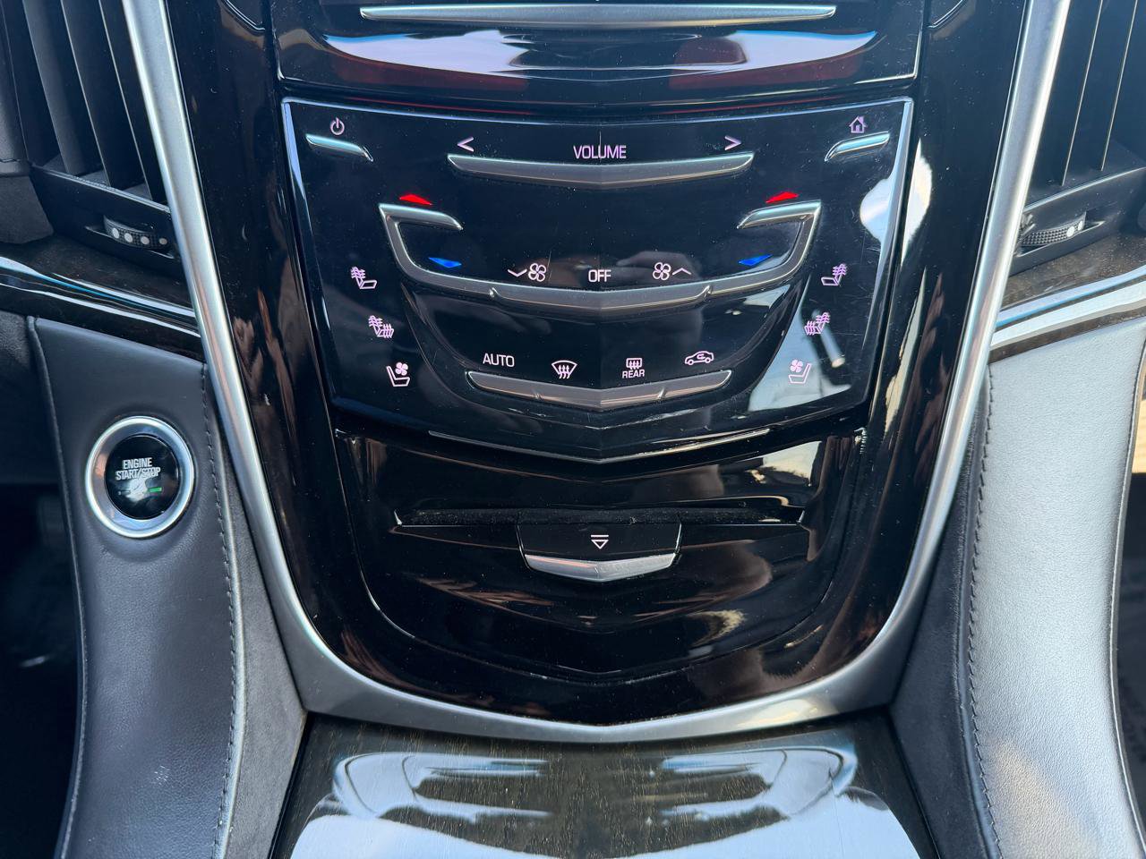 Used 2020 Cadillac Escalade ESV Platinum AWD/4WD image 17