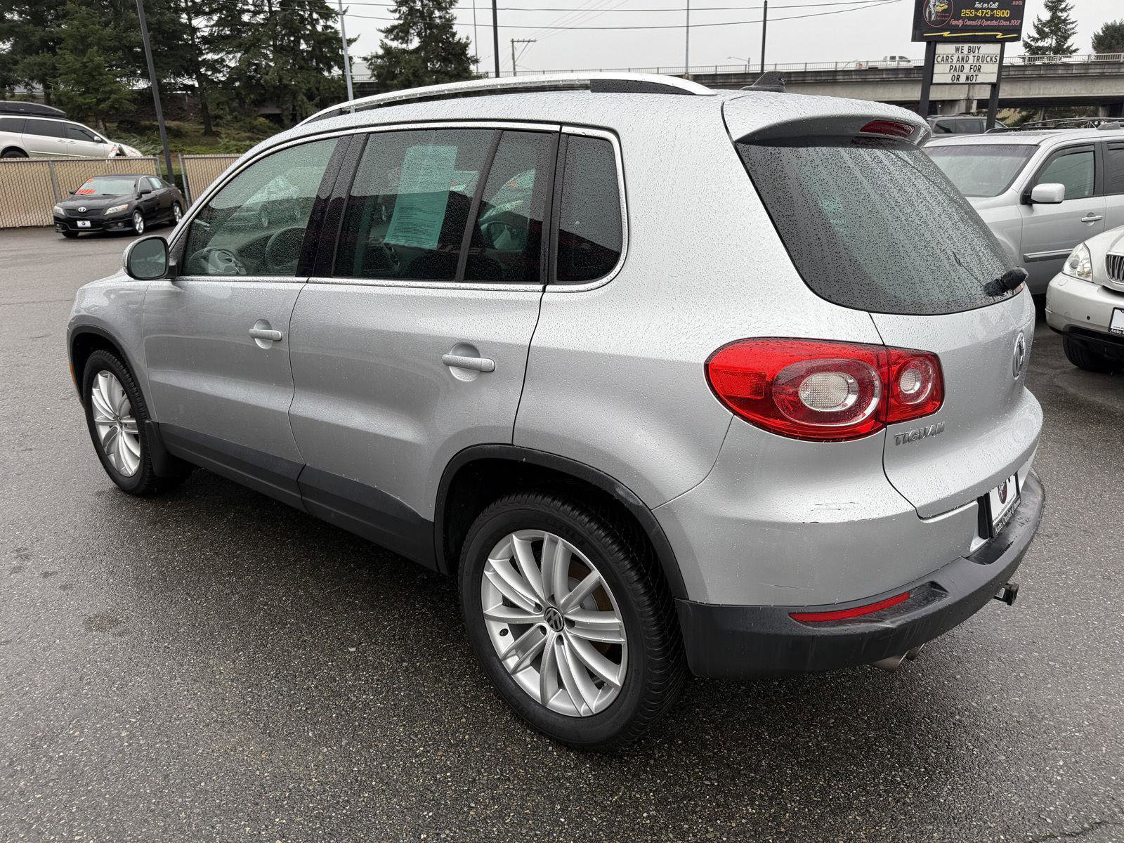 Used 2011 Volkswagen Tiguan SE image 10