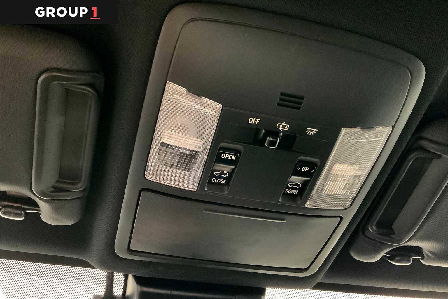 Used 2017 Toyota RAV4 SE image 35