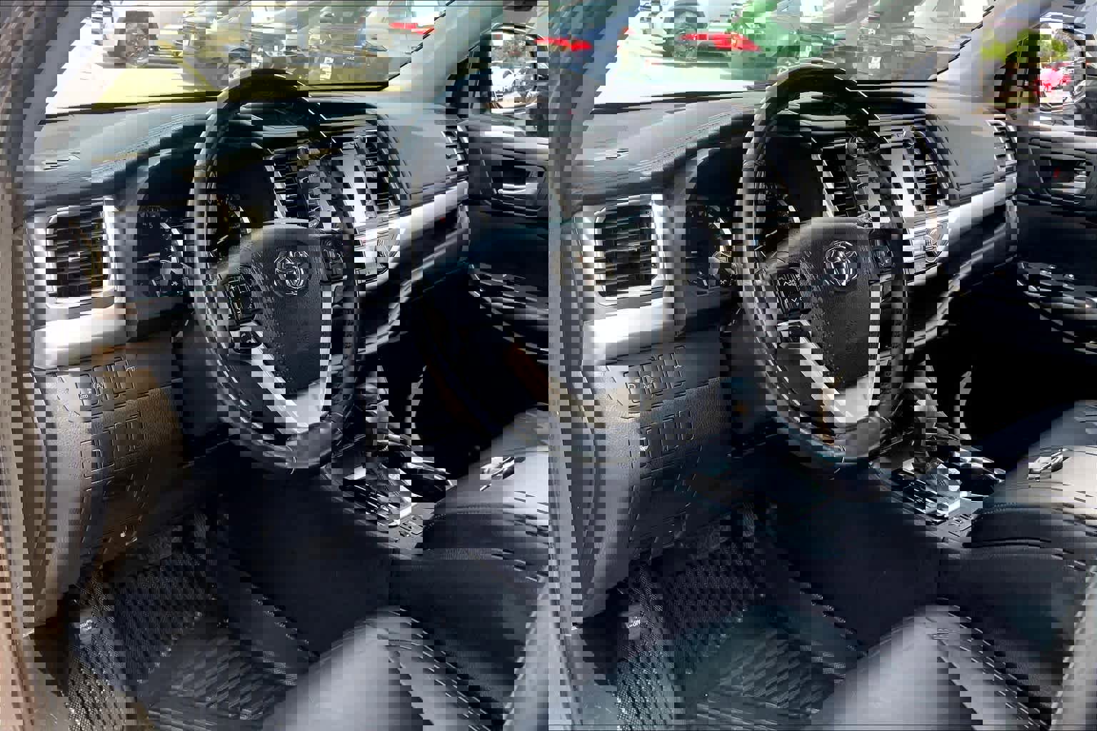 Used 2017 Toyota Highlander XLE image 17