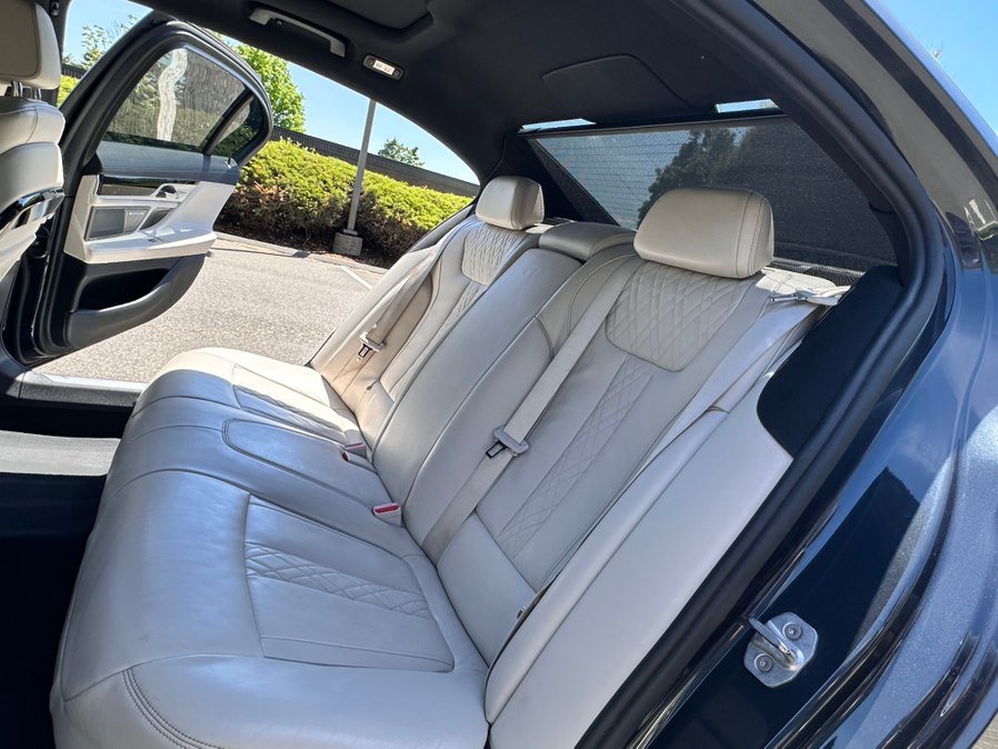 Used 2016 BMW 750i xDrive AWD/4WD image 31