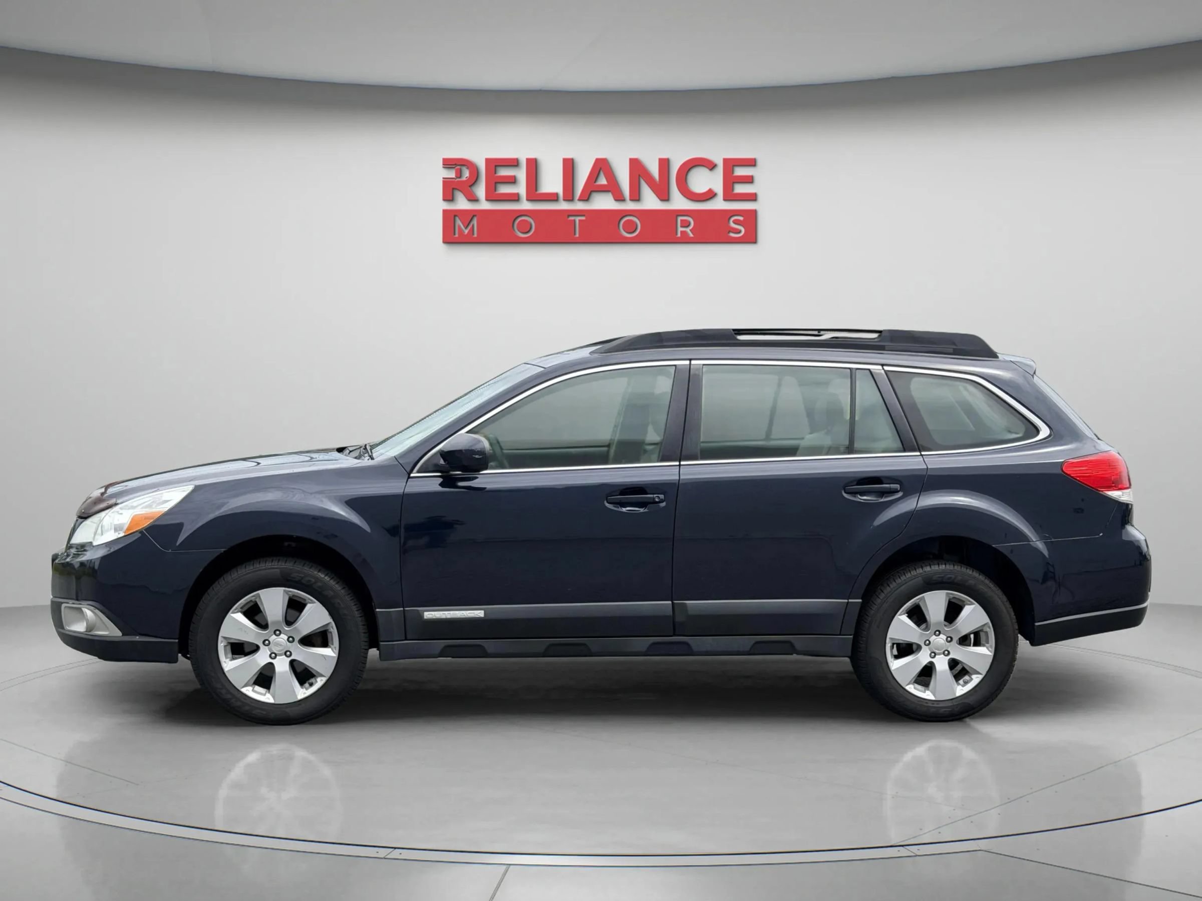 Used 2012 Subaru Outback 2.5i w/ Alloy Wheel Pkg AWD/4WD image 3