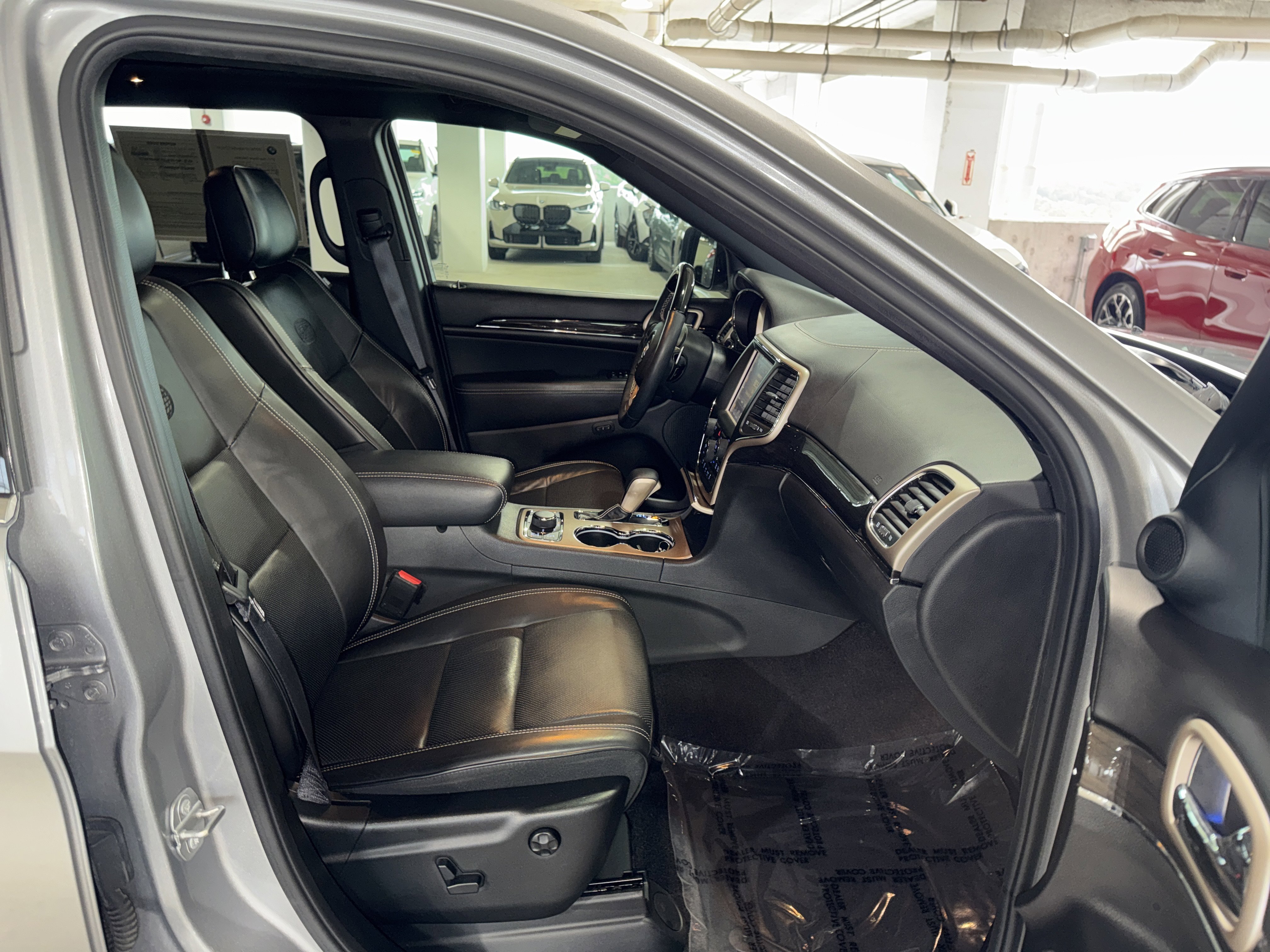 Used 2017 Jeep Grand Cherokee Overland AWD/4WD image 10