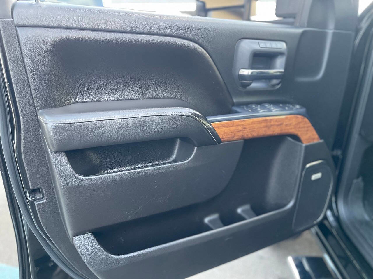 Used 2017 Chevrolet Silverado 3500 High Country w/ Duramax Plus Package image 28