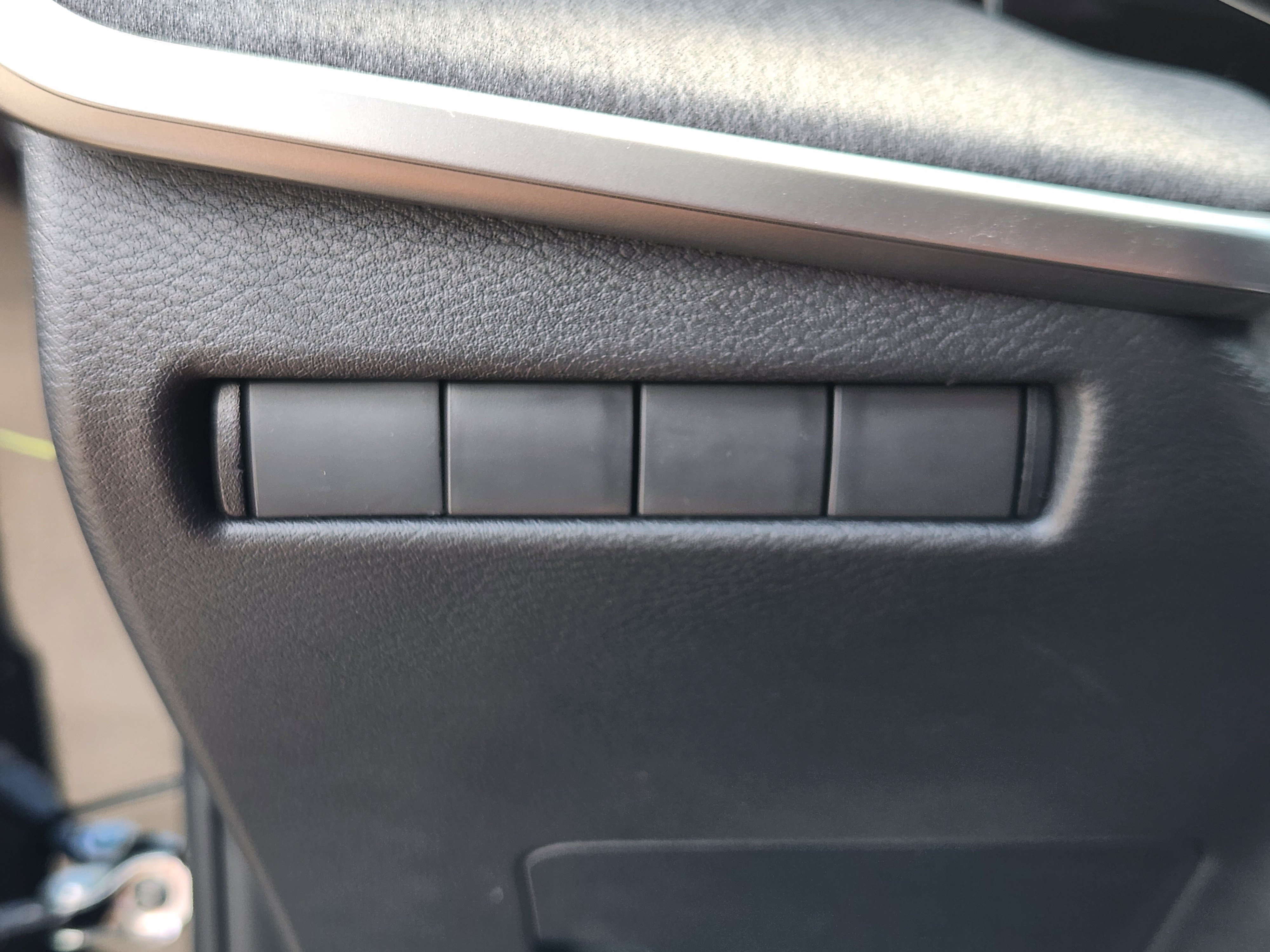 Used 2026 Nissan Kicks SV AWD/4WD image 36