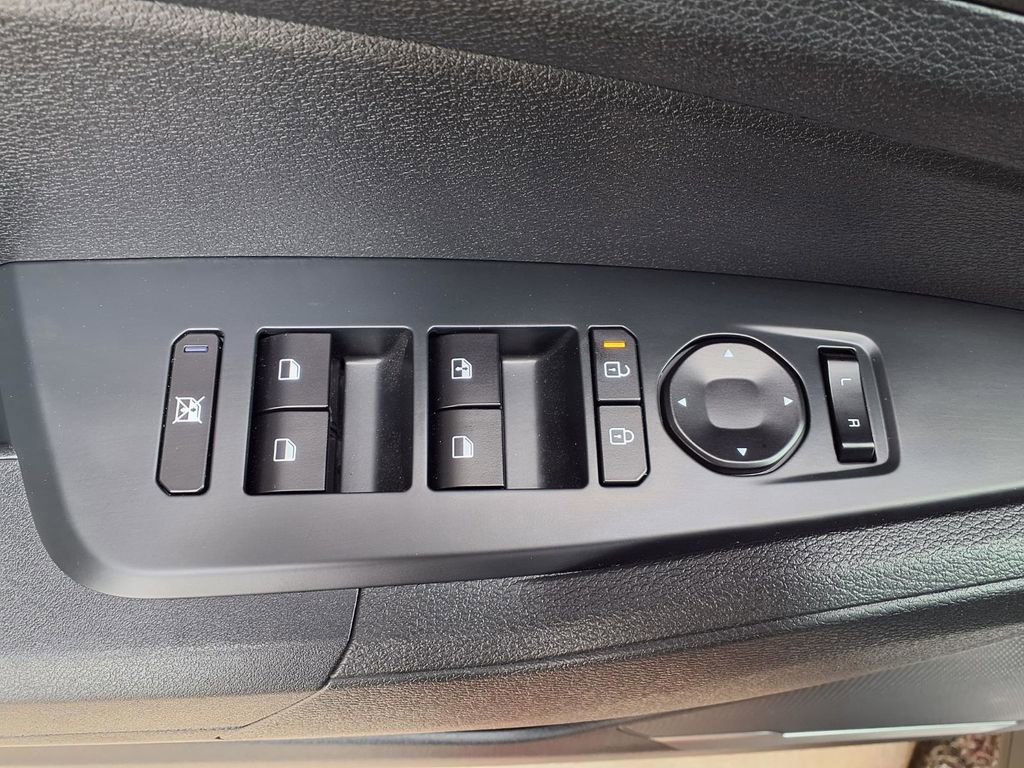 Used 2026 Kia Sportage LX w/ LX Convenience Package FWD image 11