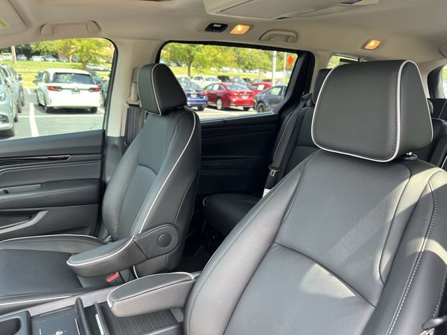 Used 2025 Honda Odyssey Touring image 9