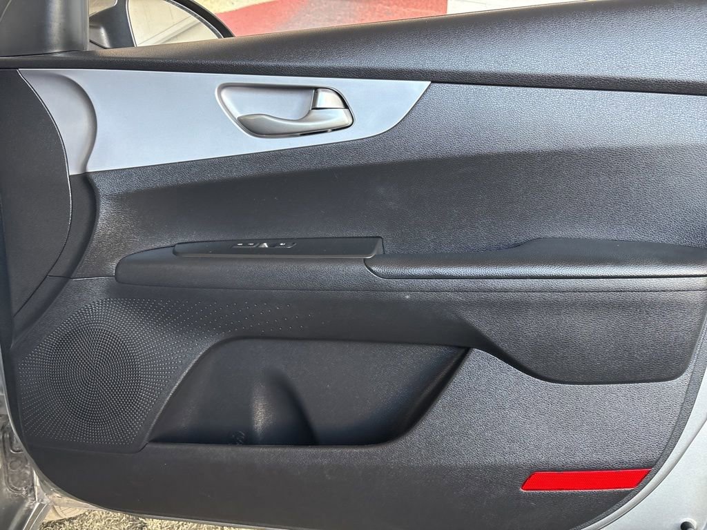 Used 2022 Kia Forte LXS FWD image 17