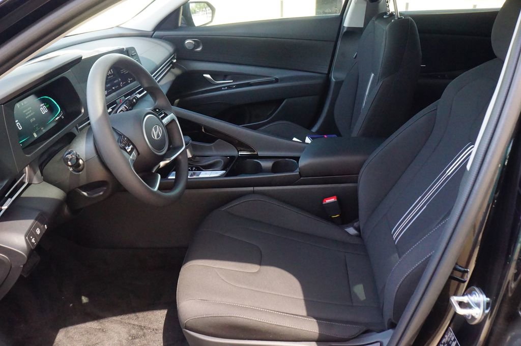 New 2025 Hyundai Elantra Blue image 18
