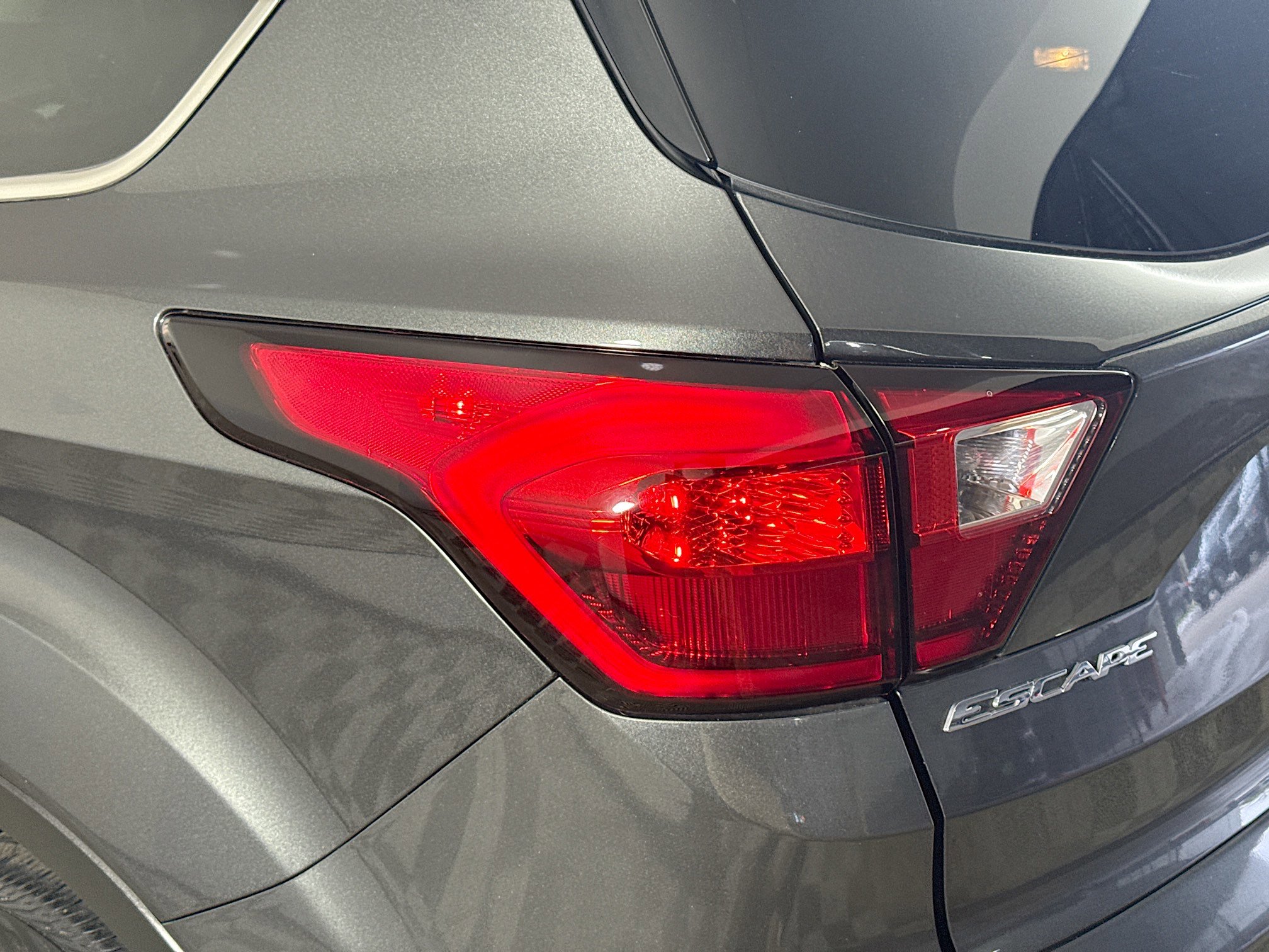 Used 2019 Ford Escape SEL image 36