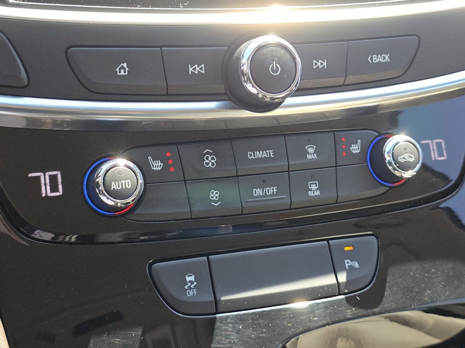Used 2019 Buick LaCrosse Essence w/ Sun and Shade Package AWD/4WD image 5