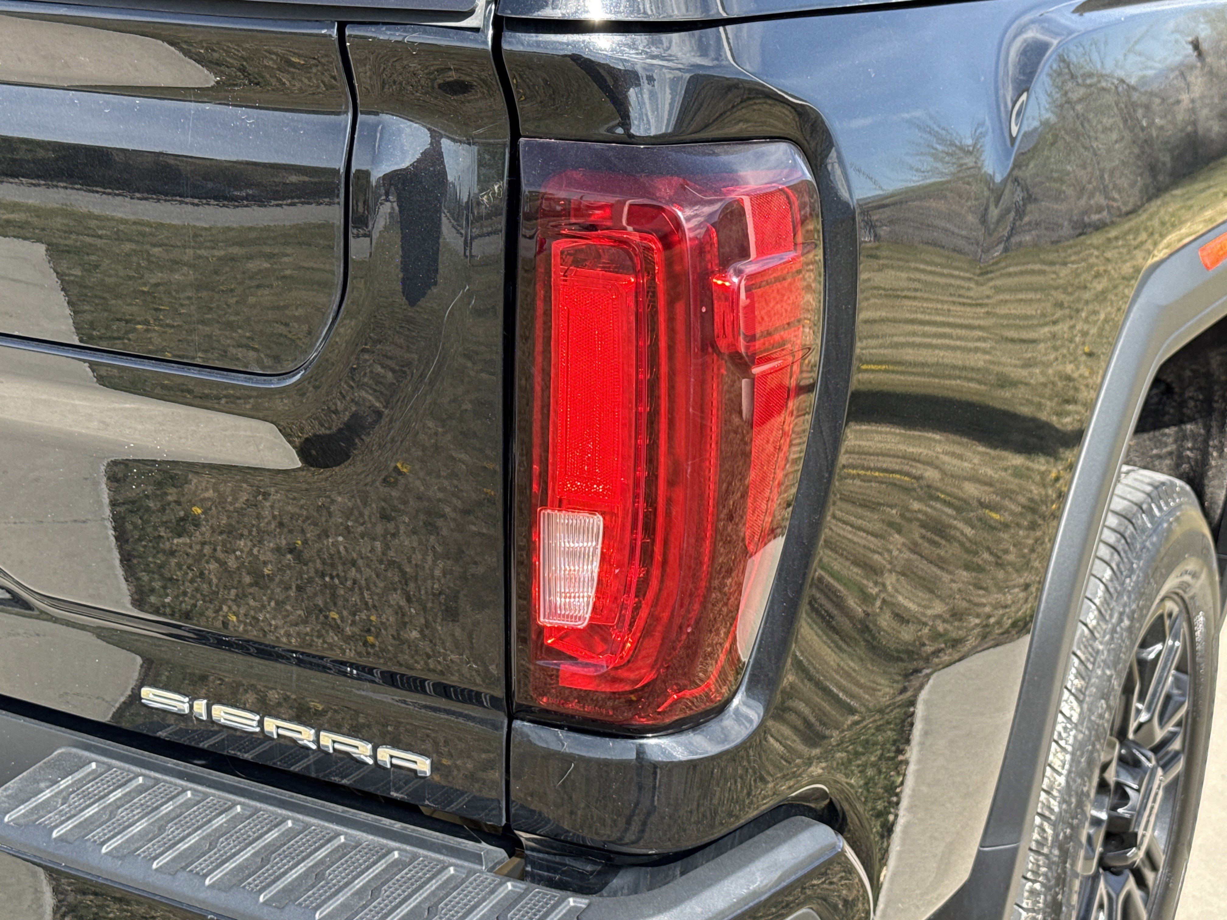 Used 2022 GMC Sierra 3500 Denali w/ Denali Black Diamond Edition image 13