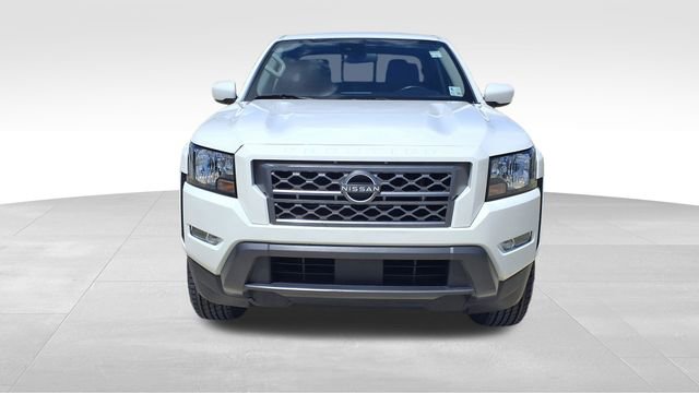 Used 2022 Nissan Frontier SV image 2