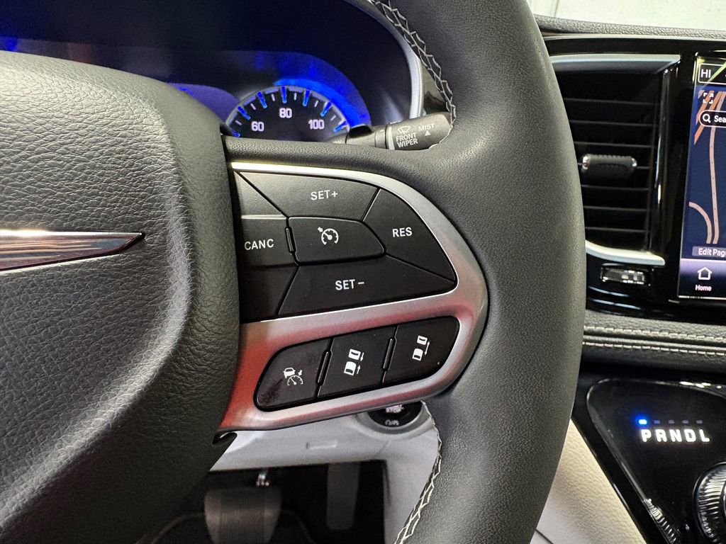 Used 2024 Chrysler Pacifica Limited image 23