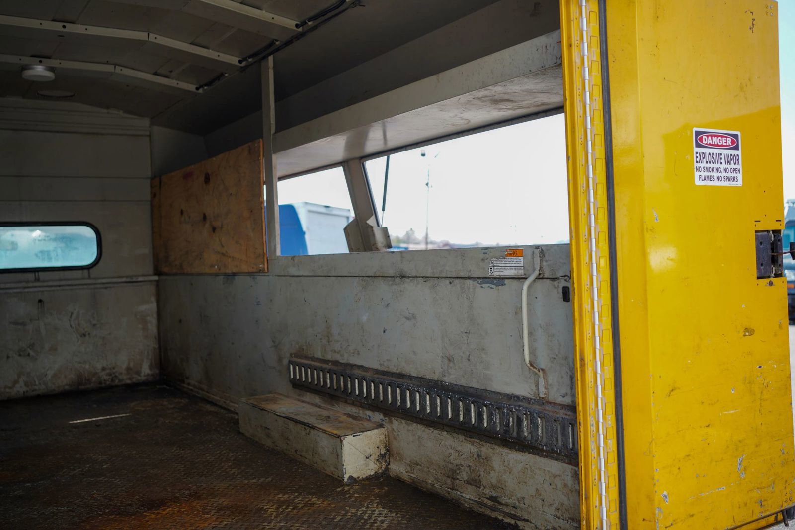 Used 2016 Ford F550 4x4 Regular Cab Super Duty image 17