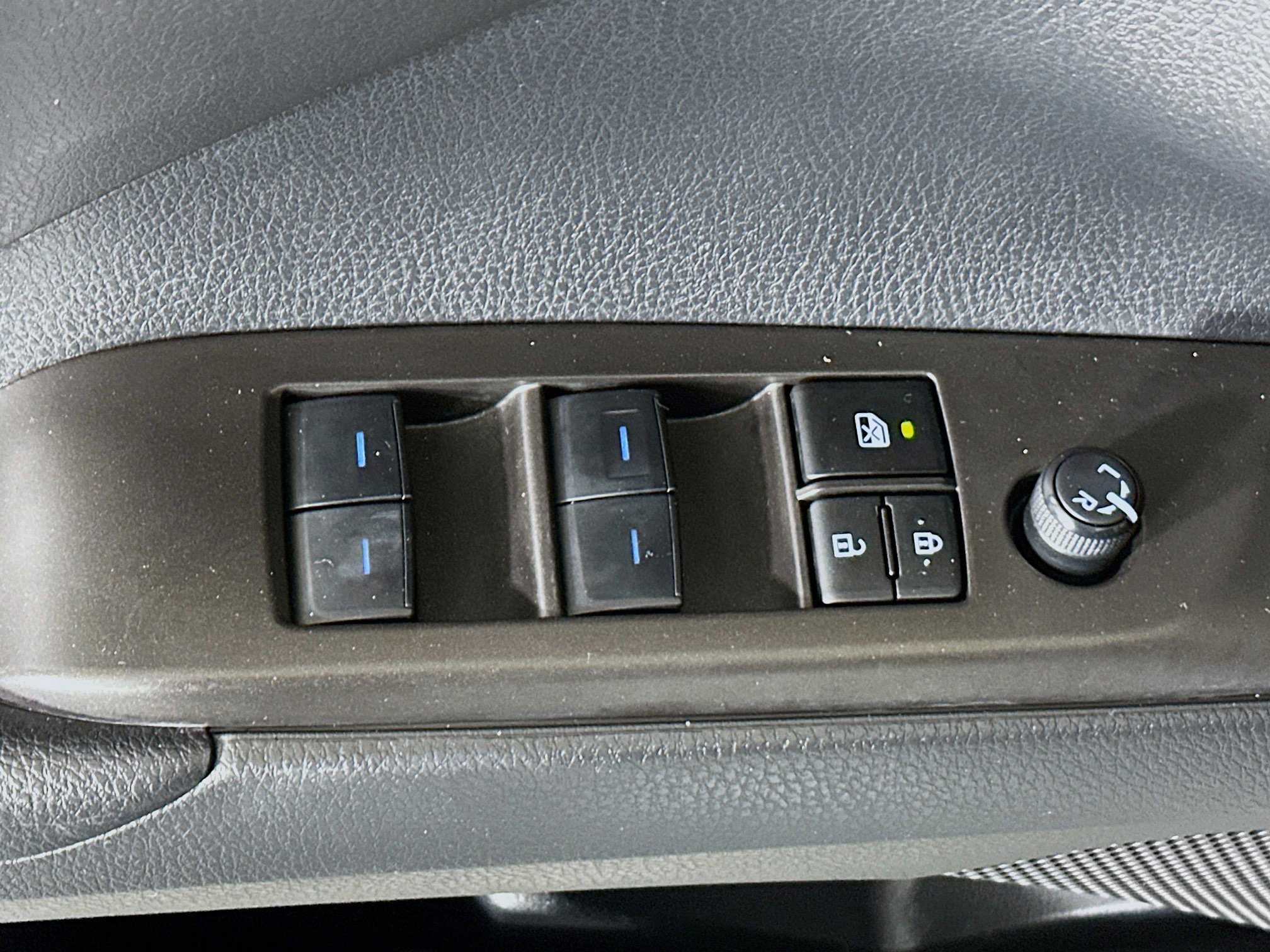 Used 2024 Toyota Camry SE w/ Convenience Package FWD image 14