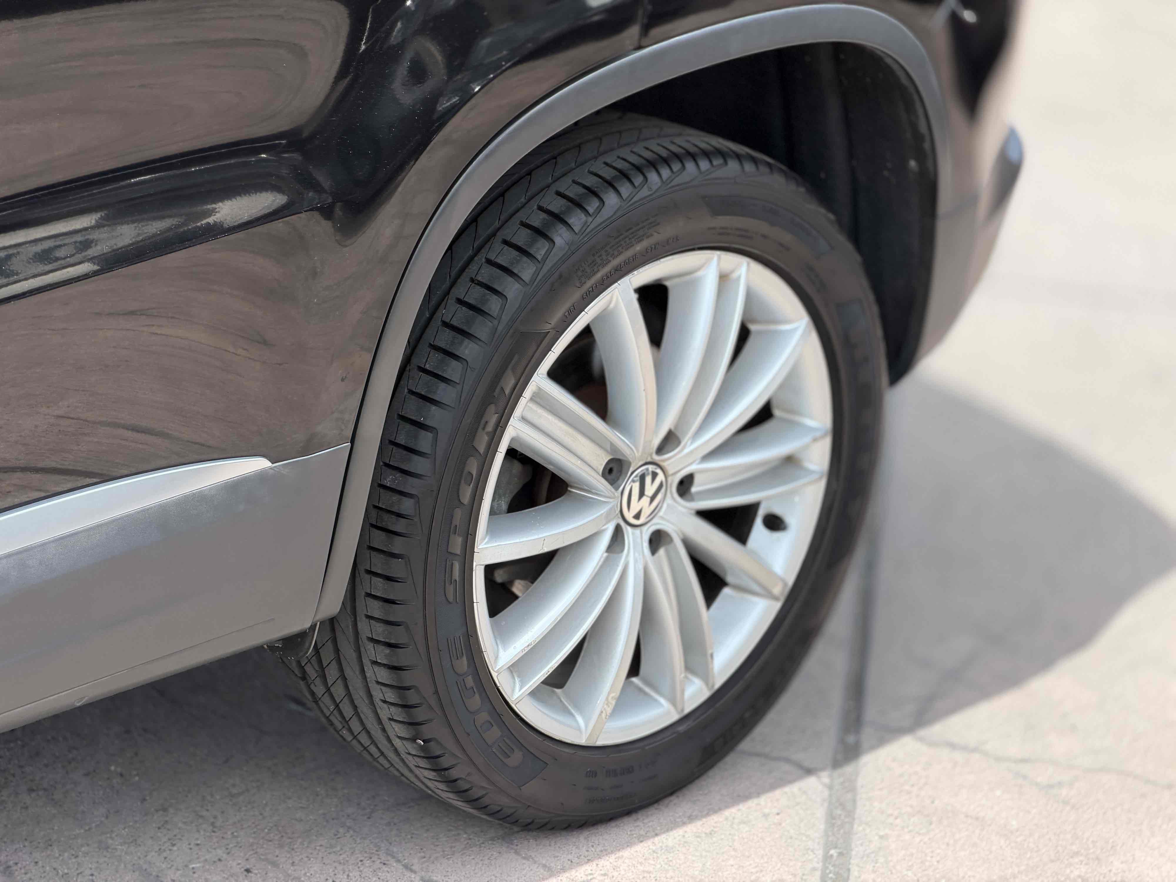 Used 2013 Volkswagen Tiguan SE FWD image 18