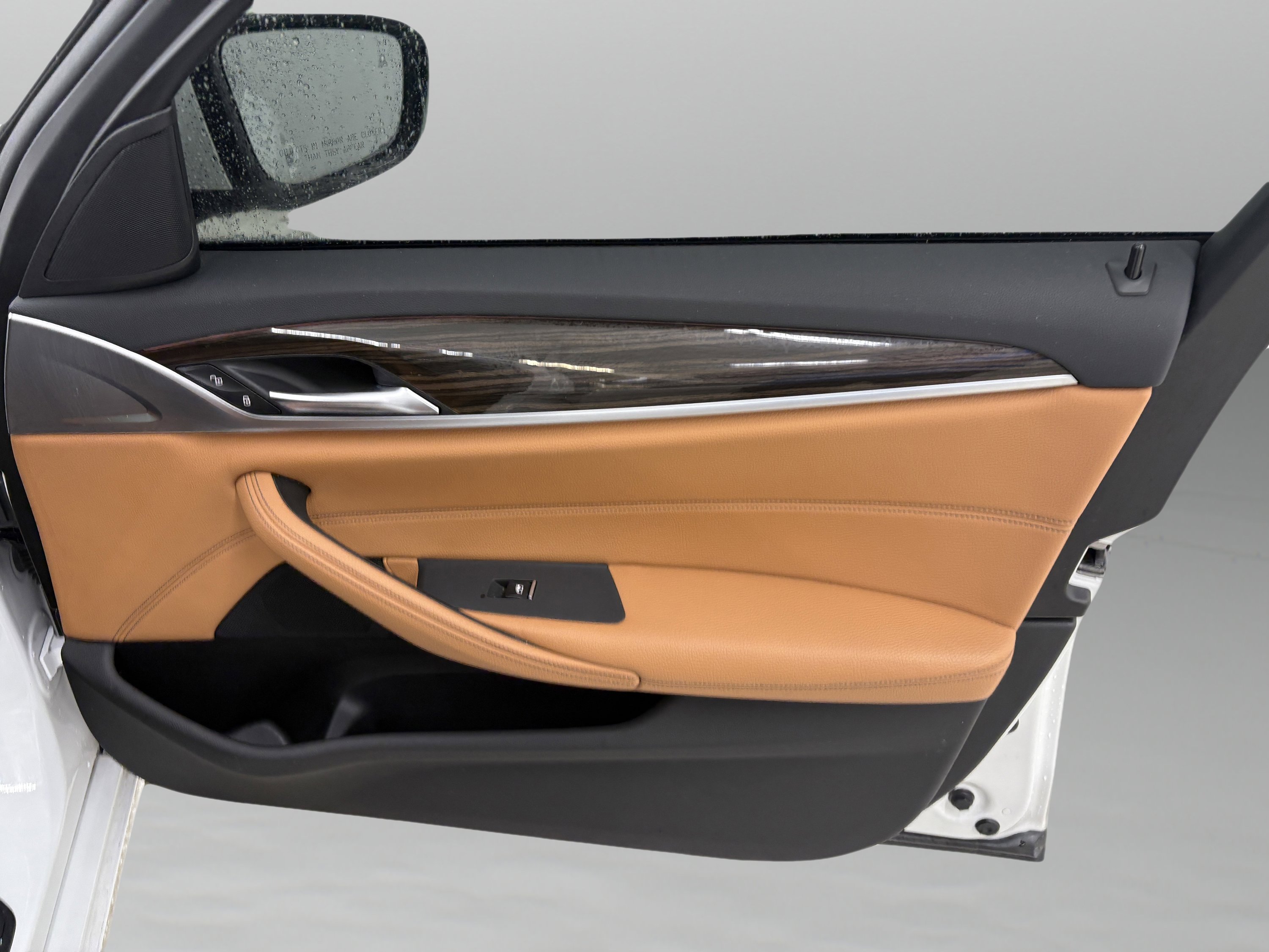 Used 2019 BMW 530e w/ Convenience Package image 34