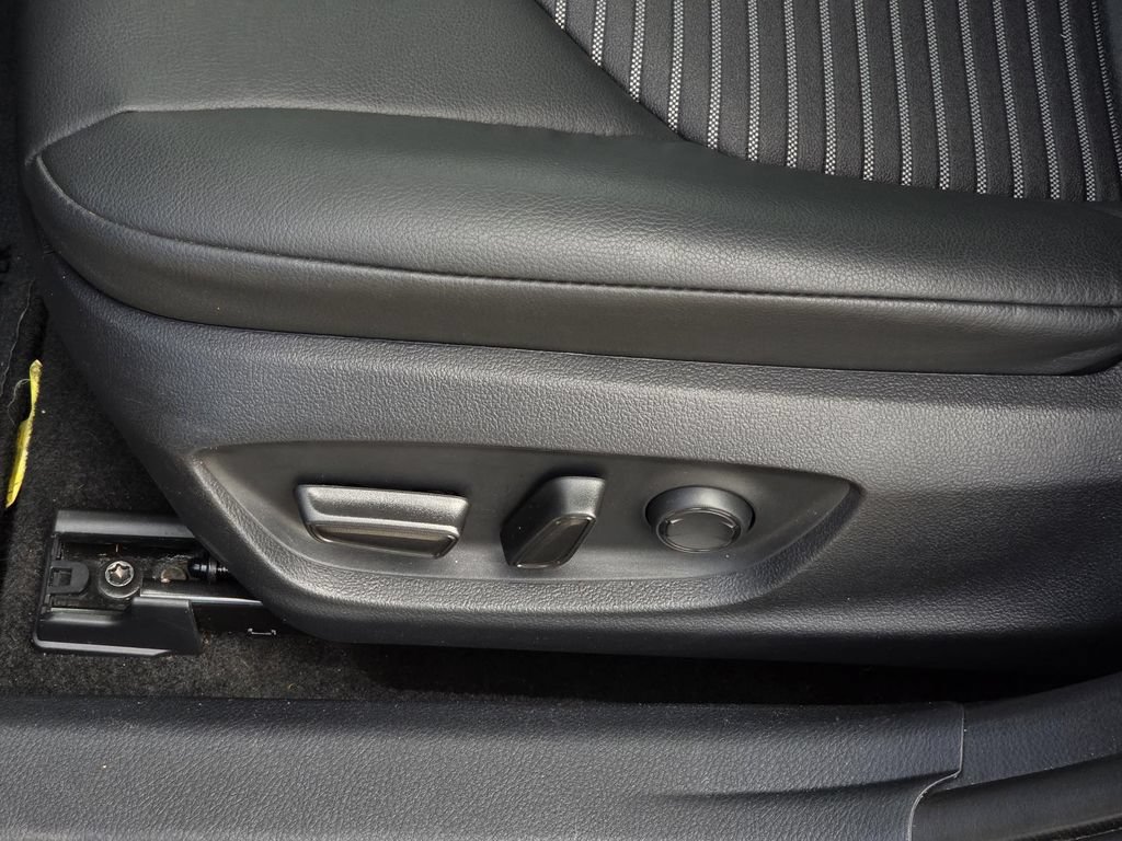 Used 2023 Toyota Camry SE FWD image 24