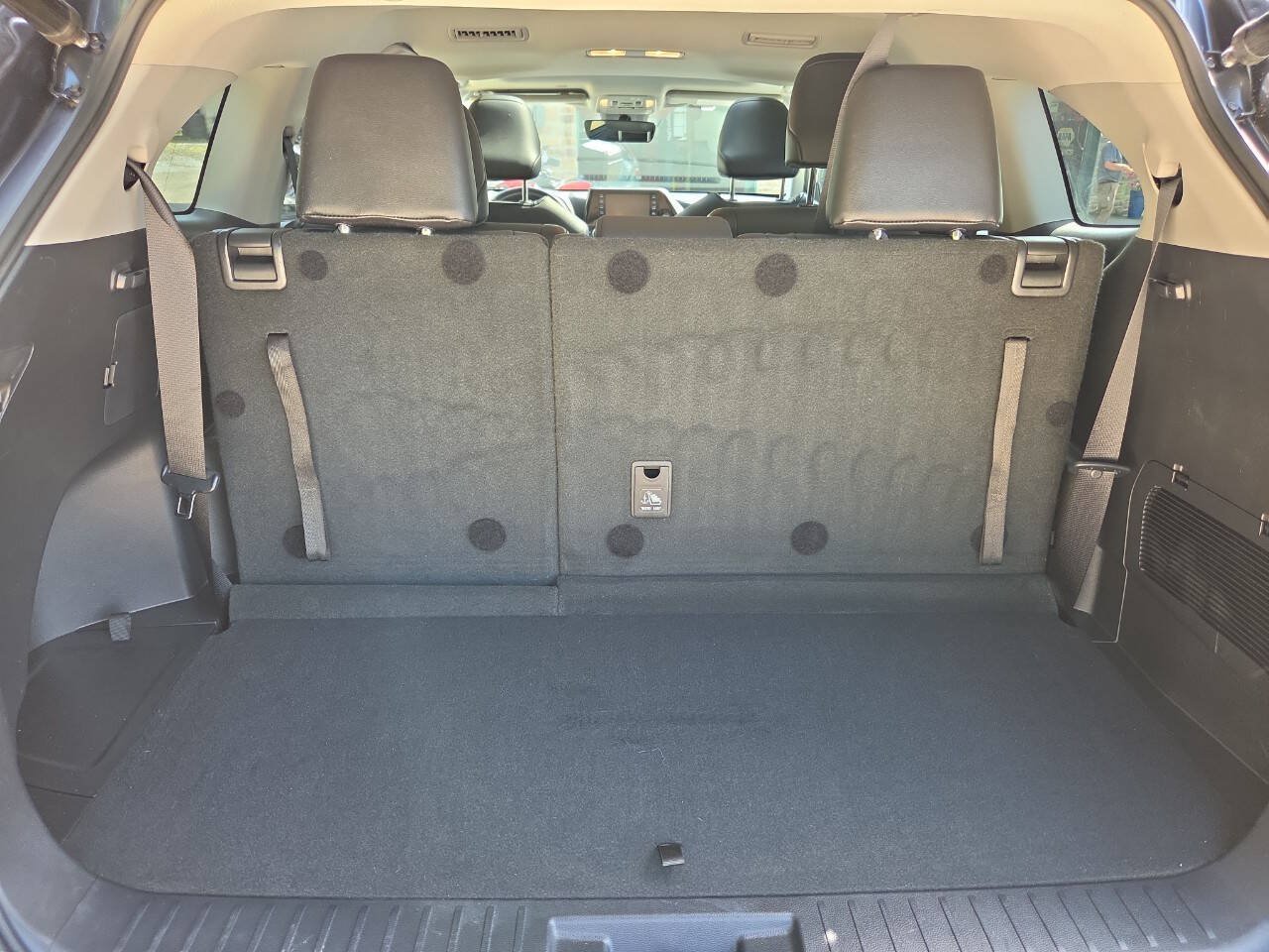 Used 2021 Toyota Highlander XLE AWD/4WD image 26