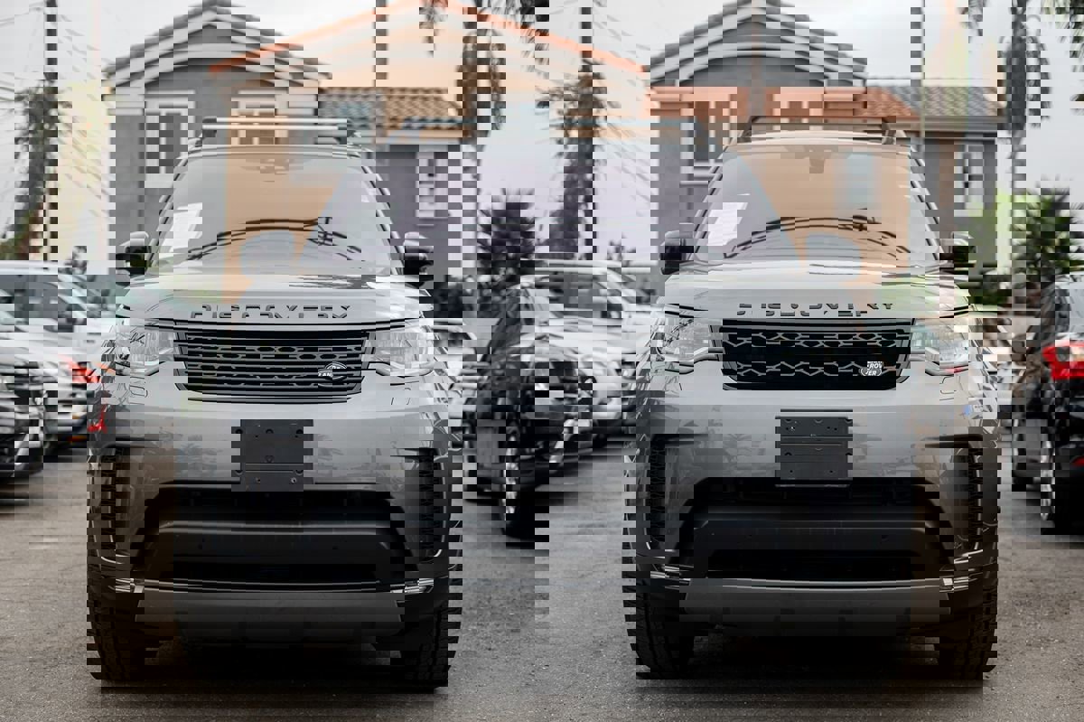 Used 2019 Land Rover Discovery HSE image 11